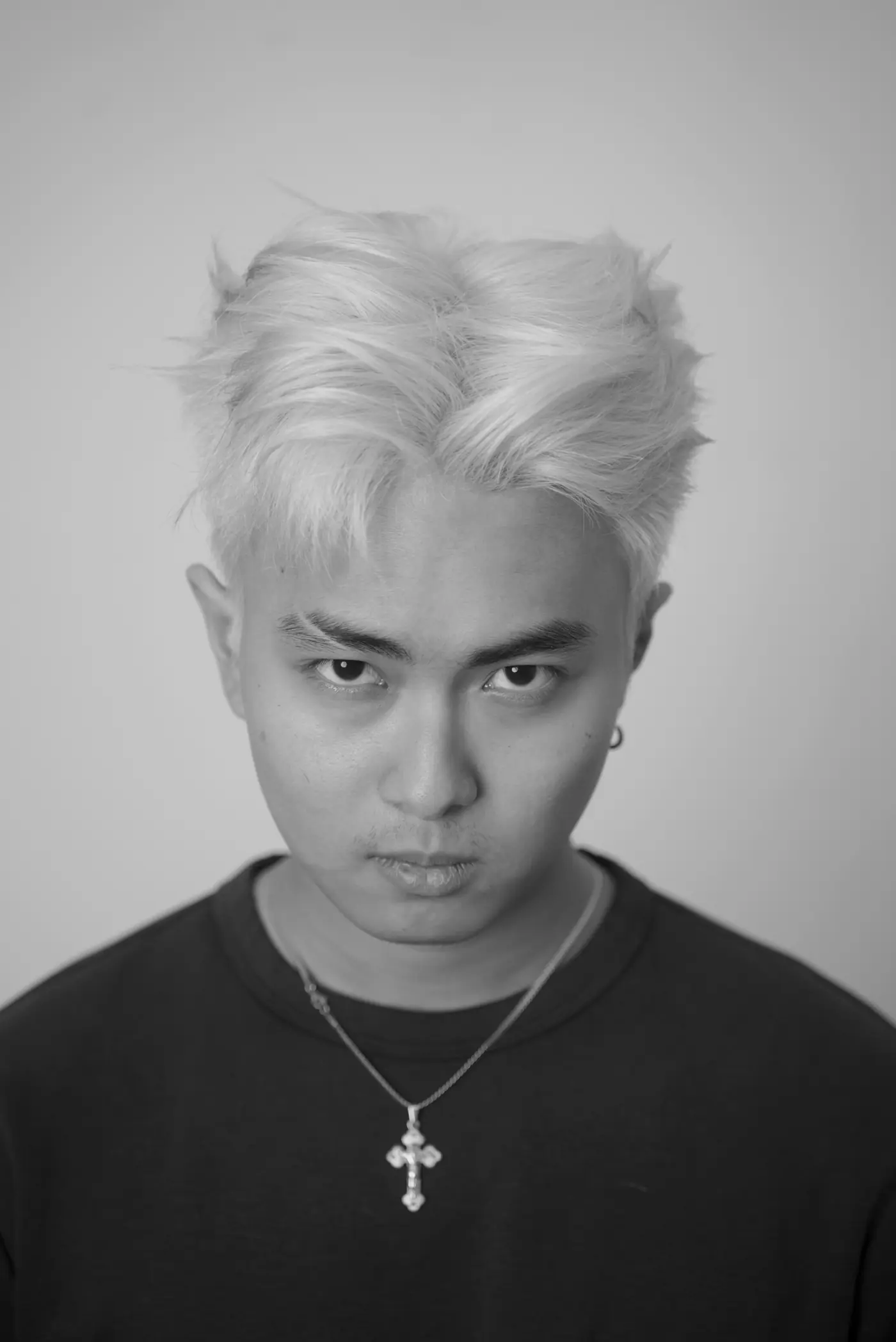 Headboss model with a bleached platinum crop, black and white