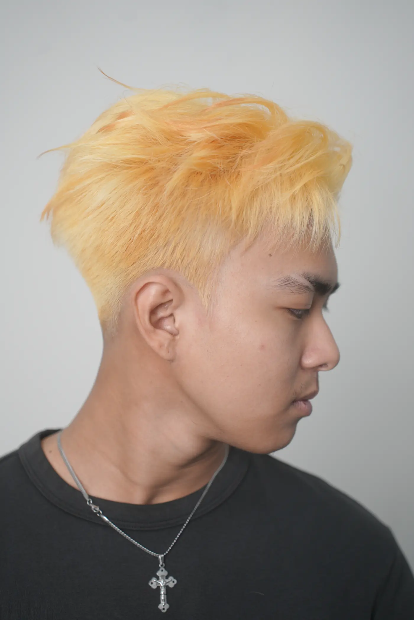 Model with a platinum crop, three-quarter view